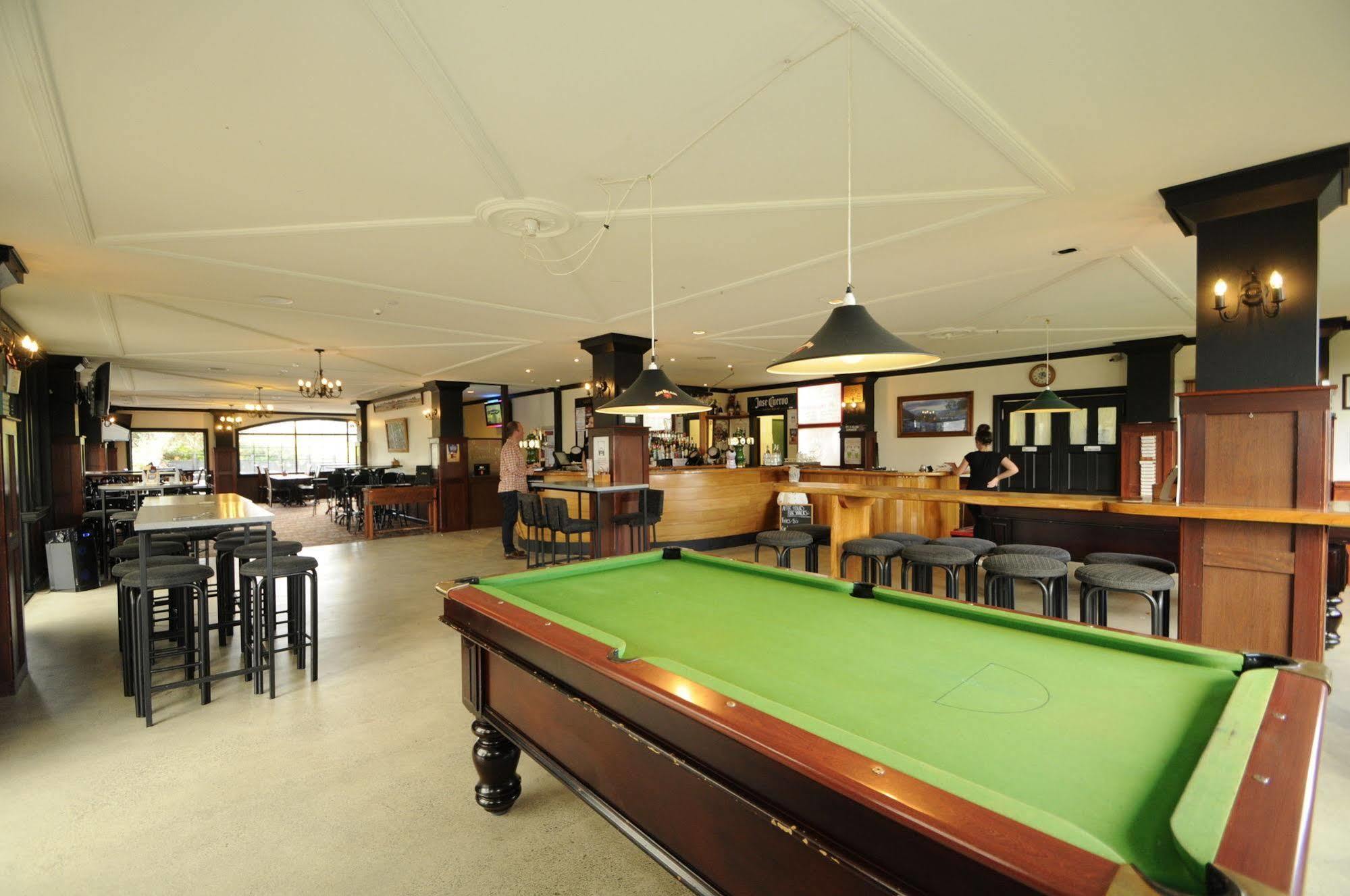 Salty Dog Inn Snells Beach Exterior photo
