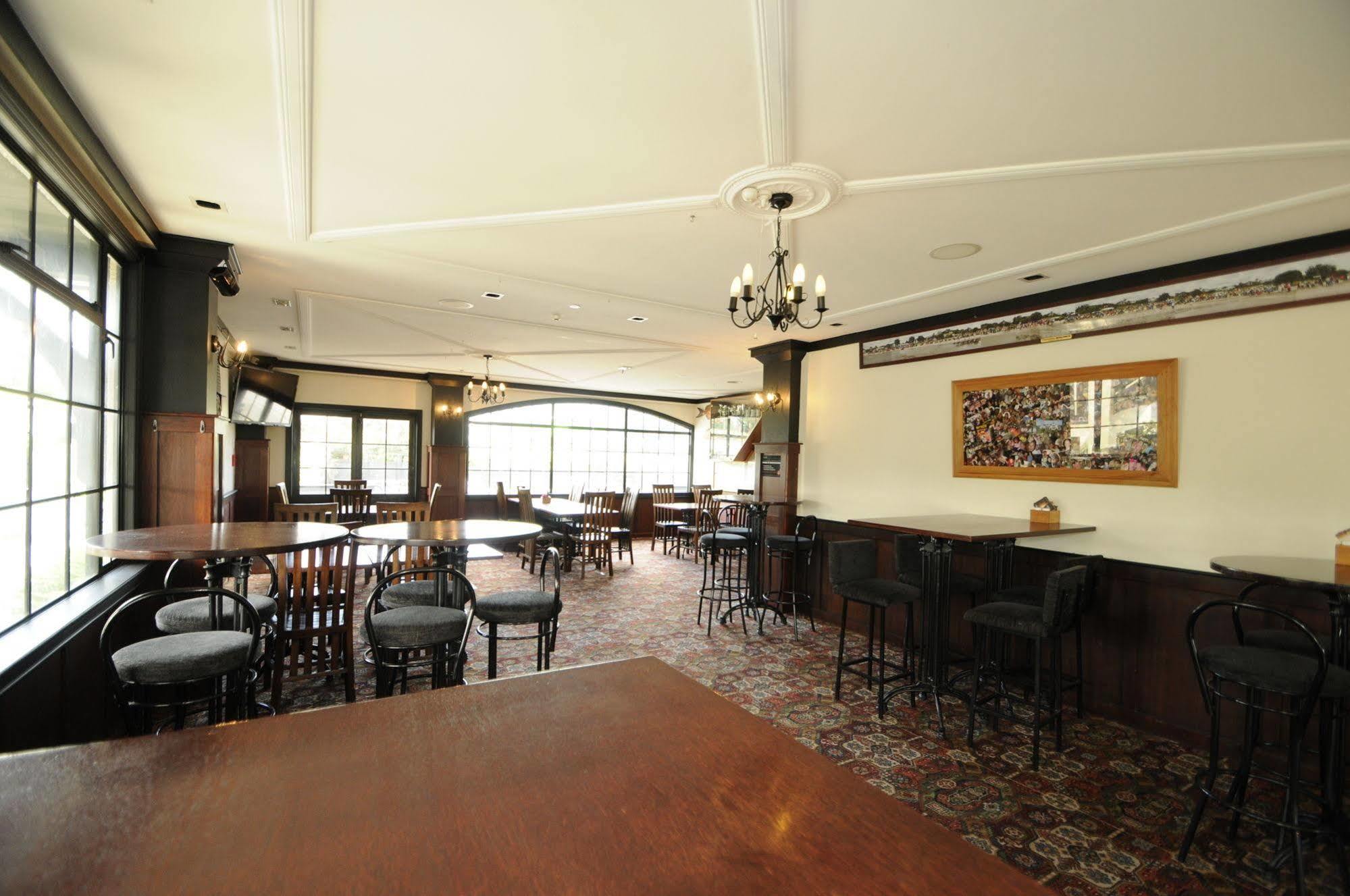 Salty Dog Inn Snells Beach Exterior photo