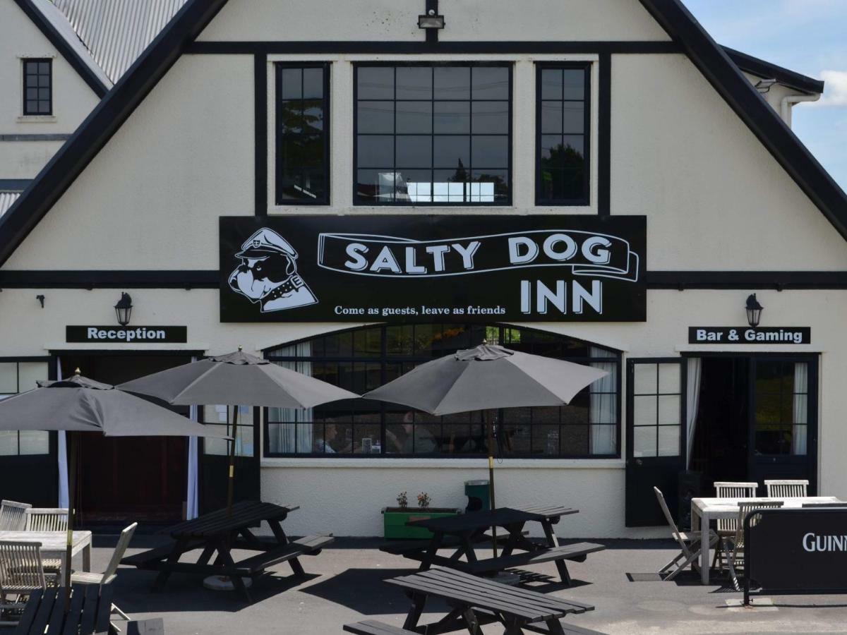 Salty Dog Inn Snells Beach Exterior photo